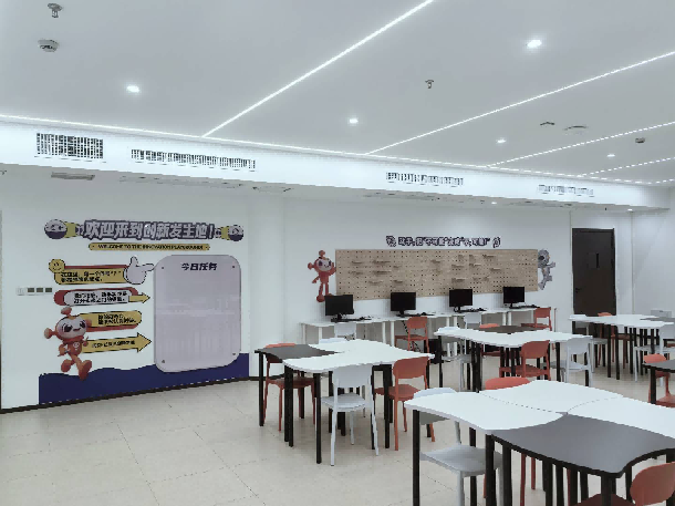 科技馆科创工坊教室实景照片 科创教室教学场景